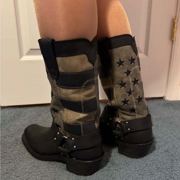 Durango Women’s Black Faded Flag Harness Boot size 6.5 medium. New in Box - Picture 2 of 14
